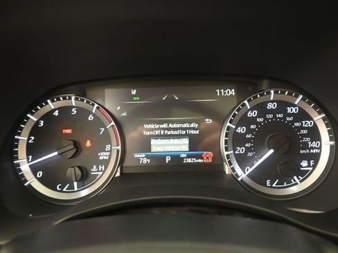 Used 2024 Toyota Highlander XLE FWD image 11