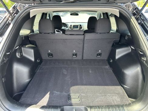 Used 2019 Jeep Cherokee Latitude w/ Popular Appearance Group AWD/4WD image 63