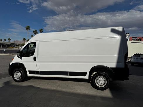 Used 2024 RAM ProMaster 2500 w/ Convenience Group FWD image 8