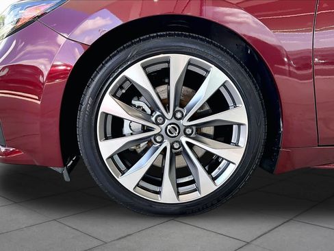 Used 2021 Nissan Maxima Platinum w/ Sport Mat Group FWD image 10