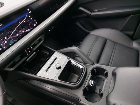 Used 2025 Porsche Cayenne Coupe w/ Premium Package Plus image 27