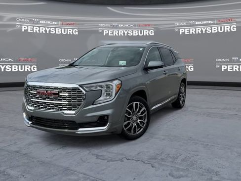 Used 2024 GMC Terrain Denali w/ Denali Premium Package AWD/4WD image 3