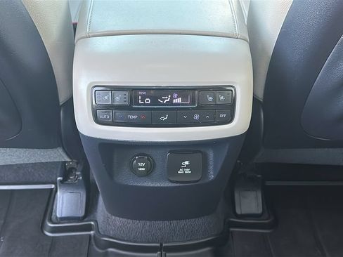 Used 2024 Hyundai Palisade Limited FWD image 32