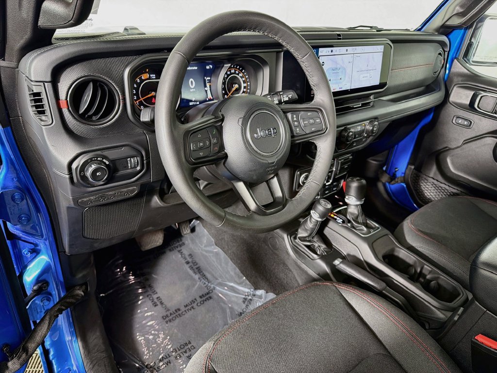 Used 2025 Jeep Wrangler Unlimited Rubicon w/ Convenience Group AWD/4WD image 9