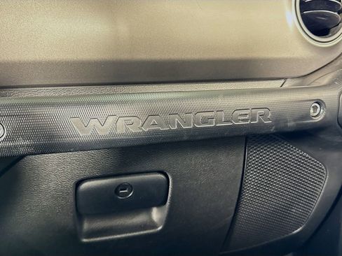 Used 2023 Jeep Wrangler Unlimited w/ Cold Weather Group image 19