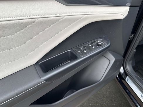 New 2025 Volkswagen Taos SEL image 13