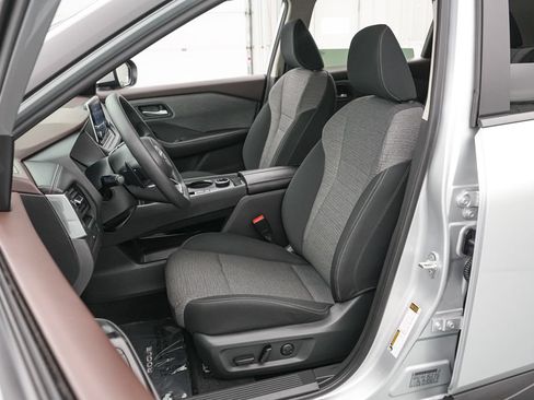Used 2023 Nissan Rogue SV AWD/4WD image 11