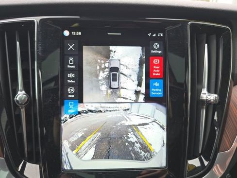 Certified 2025 Volvo V60 B5 Cross Country Plus image 35