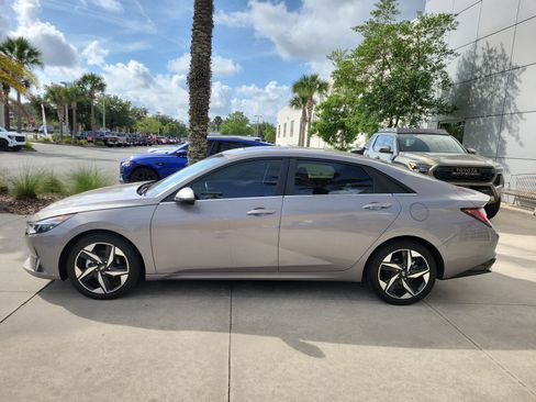 Used 2022 Hyundai Elantra Limited FWD image 3