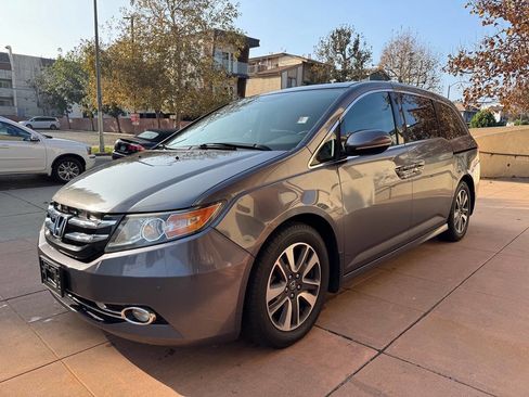 Used 2016 Honda Odyssey Touring image 2