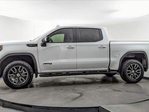 Used 2021 GMC Sierra 1500 AT4 w/ AT4 Value Package AWD/4WD image 3