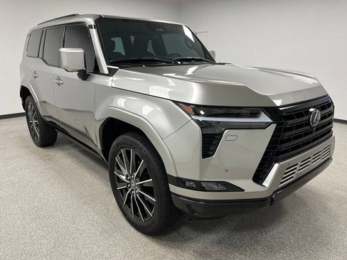 Used 2025 Lexus GX 550 w/ Accessory Package (2T) AWD/4WD image 2