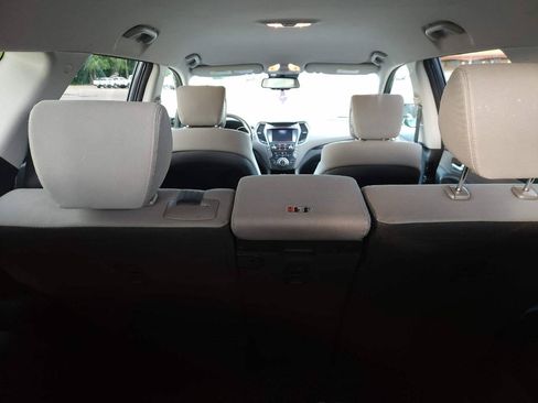 Used 2017 Hyundai Santa Fe SE AWD/4WD image 16