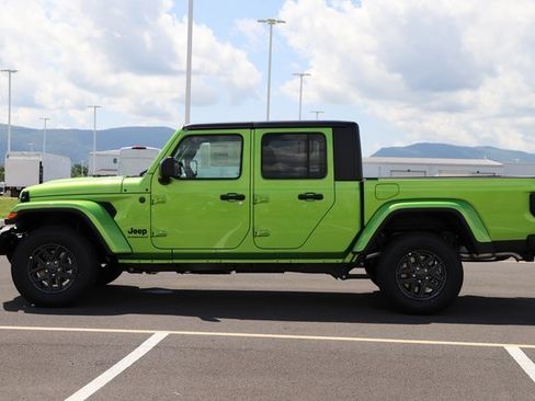 New 2025 Jeep Gladiator Sport image 4