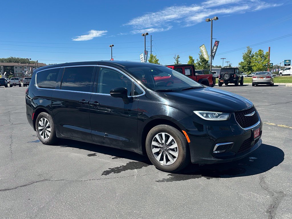 Used 2024 Chrysler Pacifica Limited FWD image 4