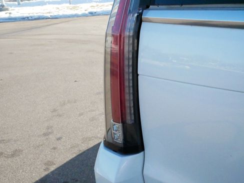 Used 2017 Cadillac Escalade Luxury image 17