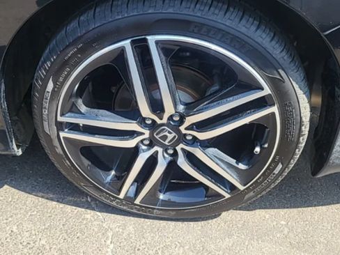 Used 2017 Honda Accord Touring image 2