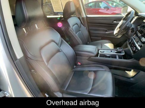 Used 2025 Nissan Pathfinder SL AWD/4WD image 35