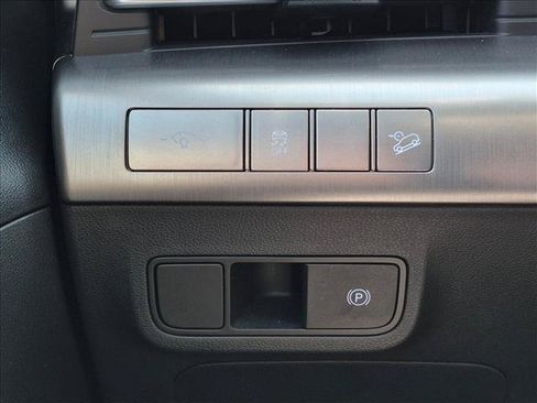 Used 2025 Hyundai Kona SEL FWD image 15
