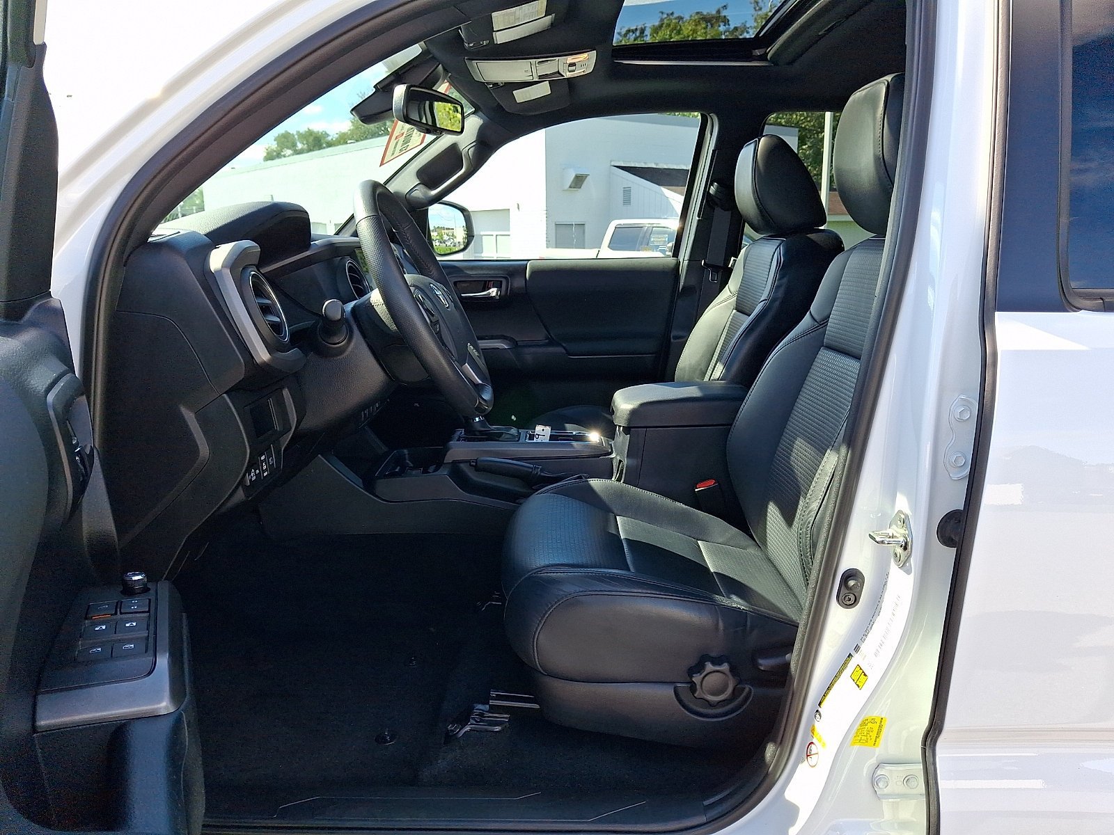 Used 2018 Toyota Tacoma TRD Sport AWD/4WD image 14
