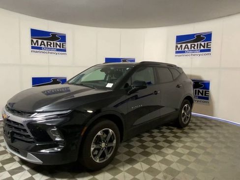 Used 2025 Chevrolet Blazer LT w/ Convenience Package FWD image 6