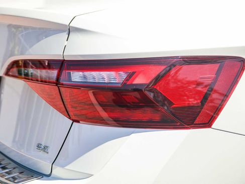 Used 2023 Volkswagen Jetta SE FWD image 7