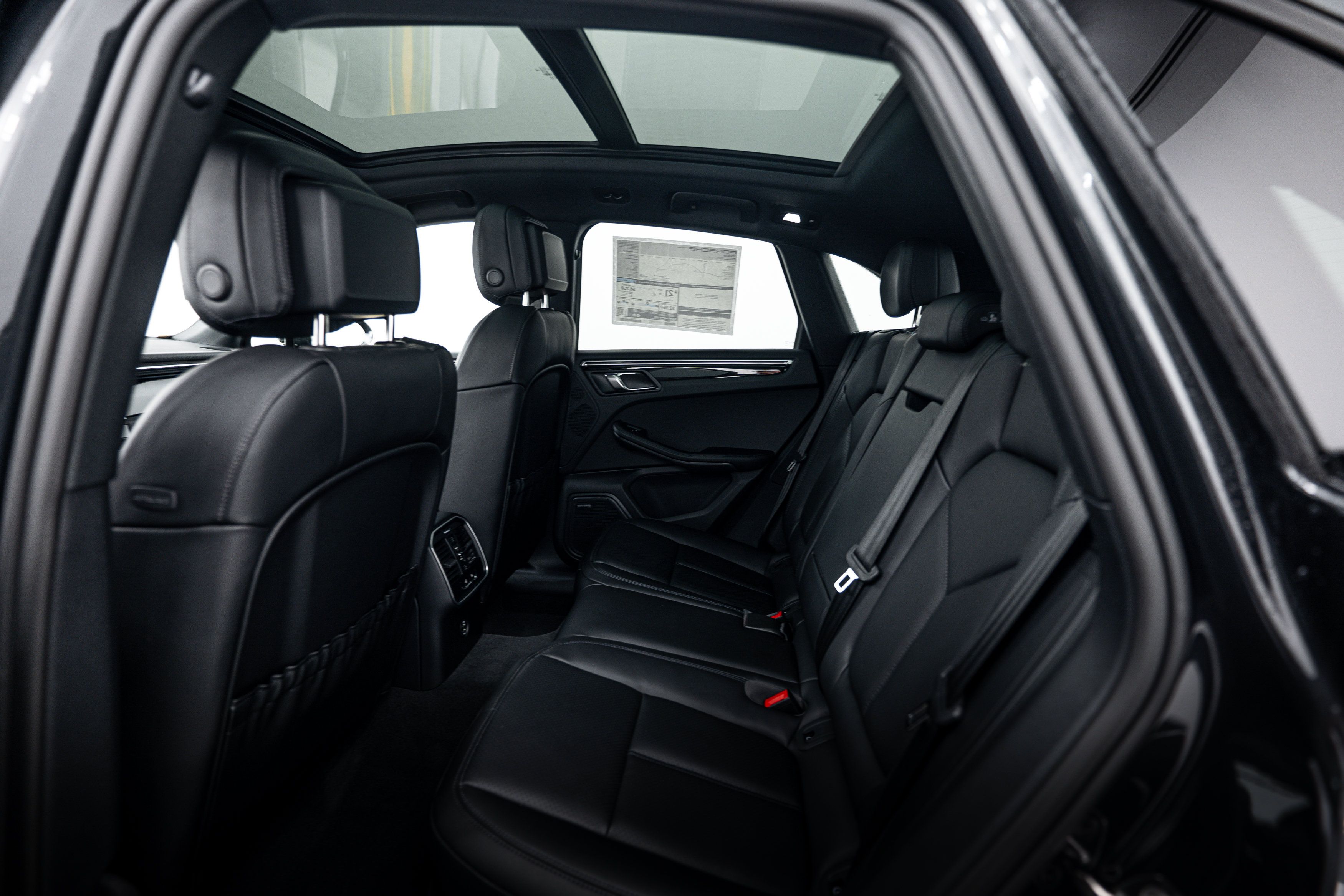 Certified 2026 Porsche Macan AWD/4WD image 21