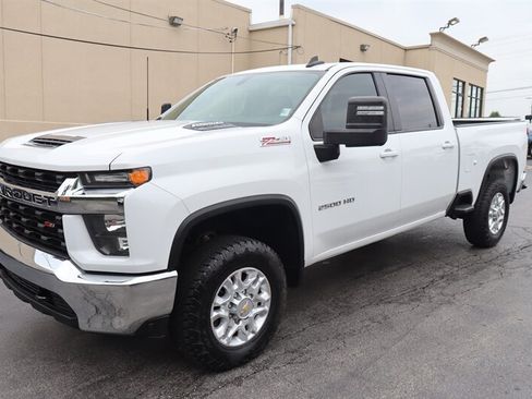 Used 2023 Chevrolet Silverado 2500 LT AWD/4WD image 3