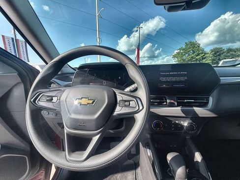 Used 2025 Chevrolet TrailBlazer LS w/ LS Convenience Package FWD image 11