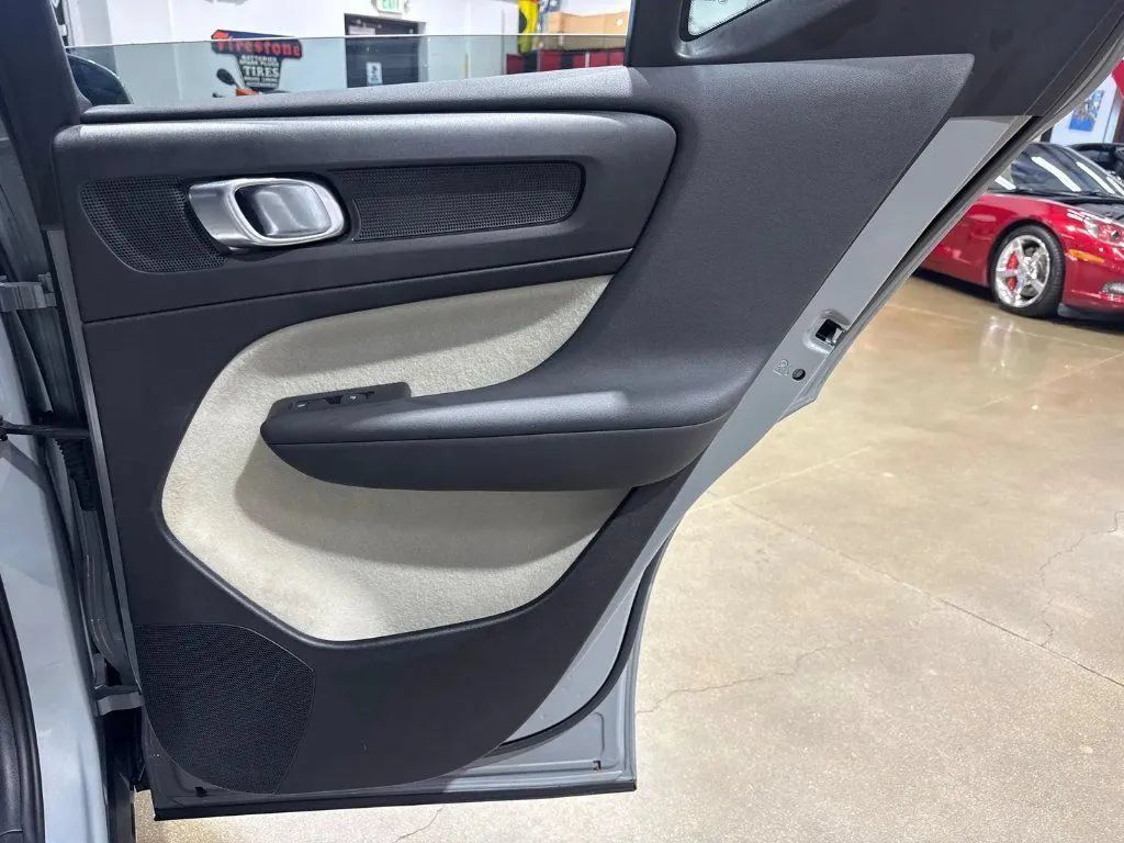 Used 2024 Volvo XC40 B5 Plus AWD/4WD image 20