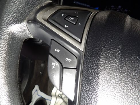 Used 2020 Ford Fusion SE FWD image 16
