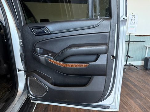 Used 2018 Chevrolet Suburban Premier AWD/4WD image 33