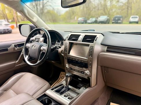 Used 2018 Lexus GX 460 w/ Navigation Package image 34