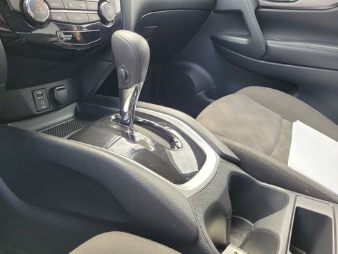 Used 2016 Nissan Rogue SV AWD/4WD image 29