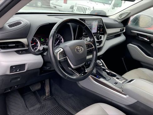 Used 2022 Toyota Highlander Limited image 17