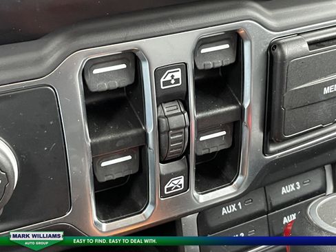 Used 2022 Jeep Wrangler Unlimited Sahara w/ Cold Weather Group image 27