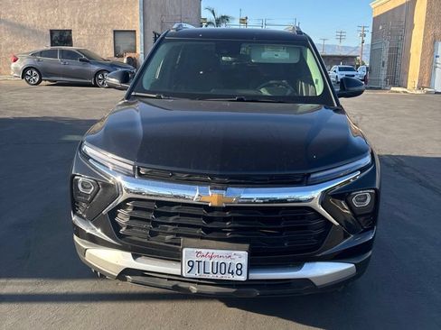 Used 2025 Chevrolet TrailBlazer LT AWD/4WD image 2