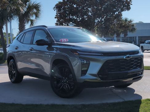 Used 2025 Chevrolet Trax ACTIV image 2