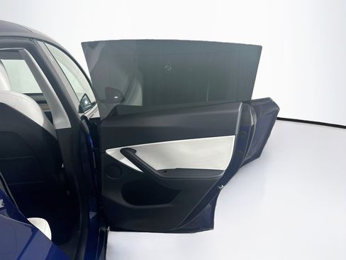 Used 2021 Tesla Model Y Long Range AWD/4WD image 31