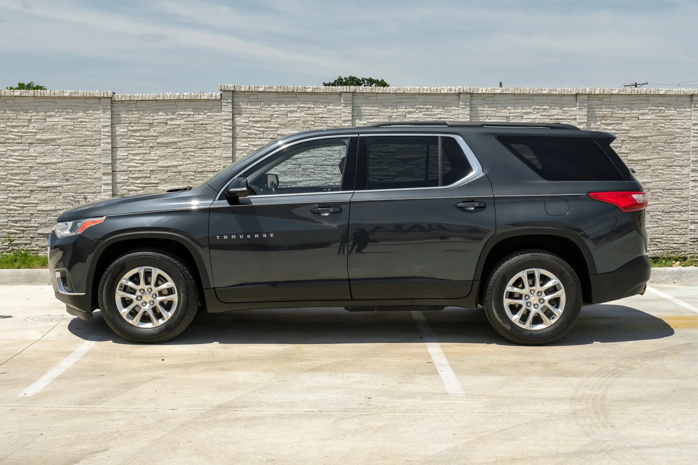 Used 2019 Chevrolet Traverse LT w/ LPO, Floor Liner Package AWD/4WD image 11
