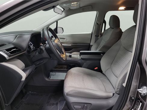 Certified 2021 Toyota Sienna LE image 11