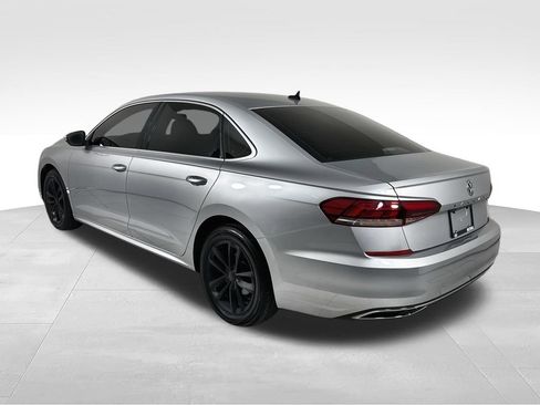 Used 2020 Volkswagen Passat 2.0T SE w/ Sunroof Package FWD image 6