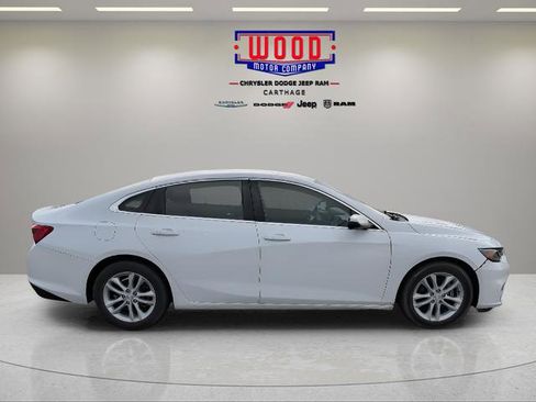 Used 2017 Chevrolet Malibu LT w/ Driver Confidence Package image 2