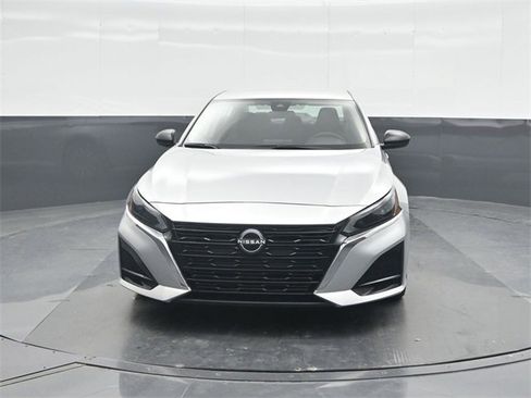 Used 2024 Nissan Altima 2.5 SV image 5