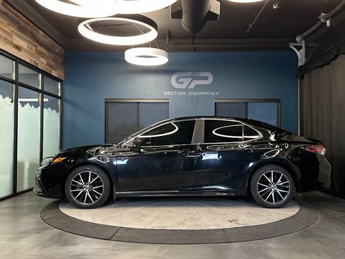 Used 2021 Toyota Camry SE FWD image 6