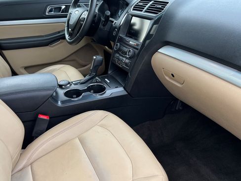 Used 2016 Ford Explorer XLT w/ Equipment Group 202A image 16