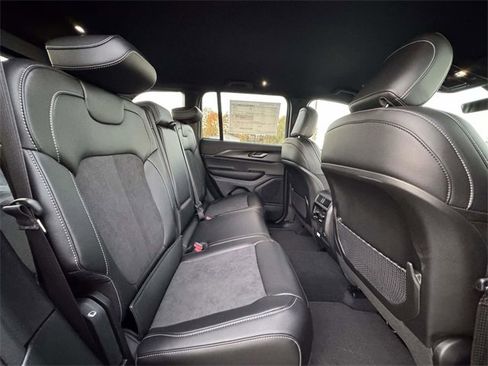 New 2025 Jeep Grand Cherokee Altitude image 15