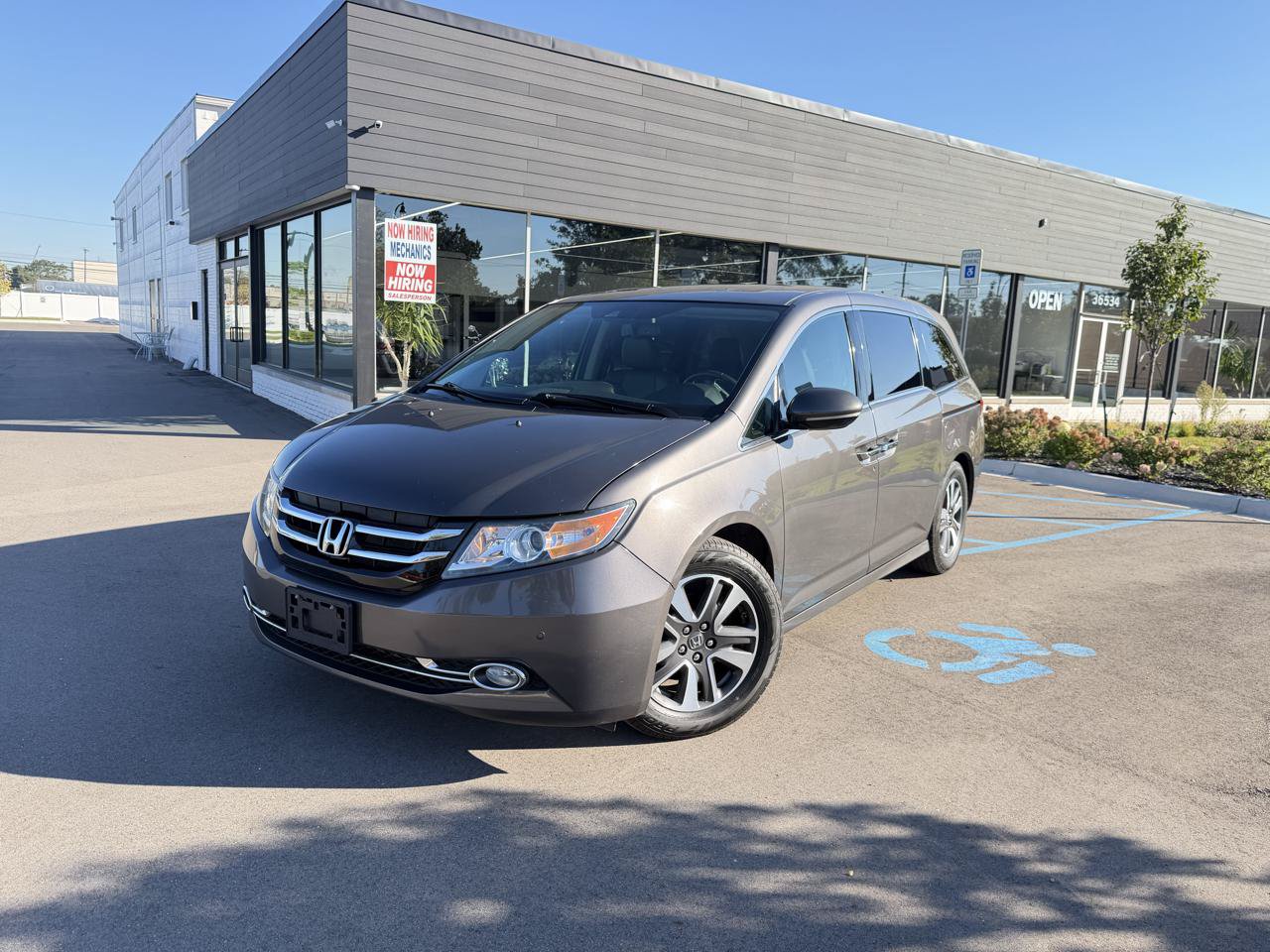Used 2014 Honda Odyssey Touring image 1
