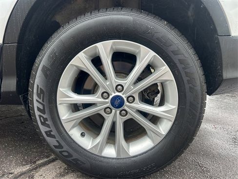 Used 2018 Ford Escape SEL w/ Ford Safe & Smart Package AWD/4WD image 17