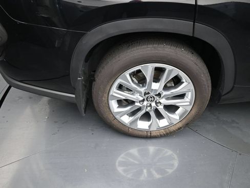 Used 2022 Toyota Highlander Limited AWD/4WD image 10